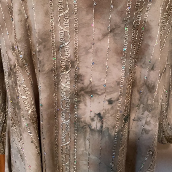 - Women’s pullover embellished shirt Sz XL - Picture 4 of 7